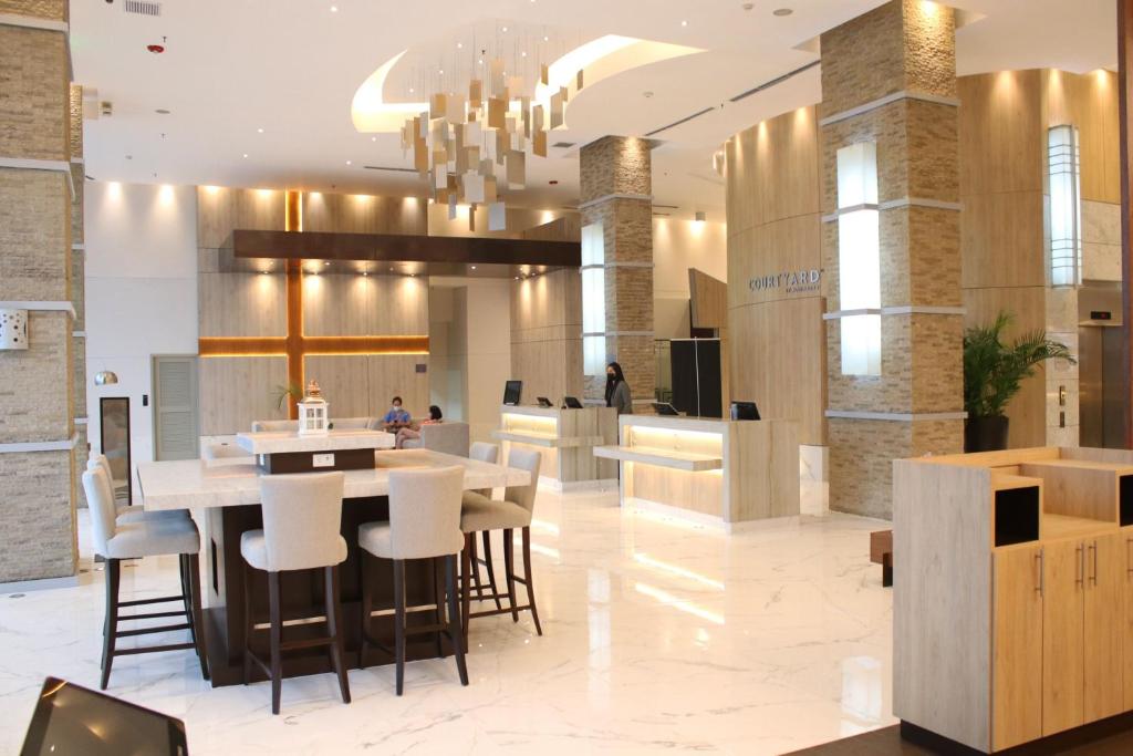 Restaurace v ubytování Courtyard by Marriott Guayaquil