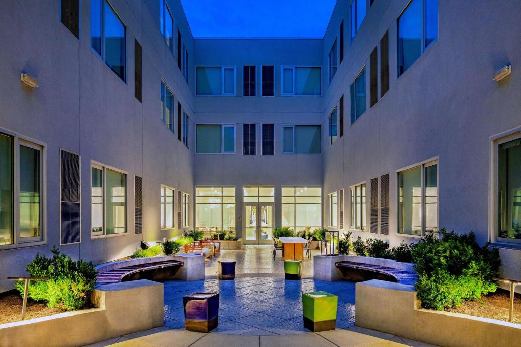 Element by Marriott Hampton Peninsula Town Center photo