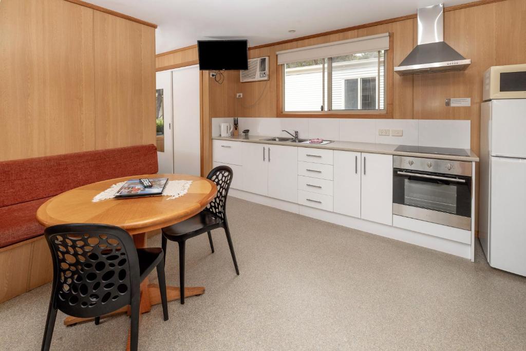 Kuchyň nebo kuchyňský kout v ubytování BIG4 Iluka on Freycinet