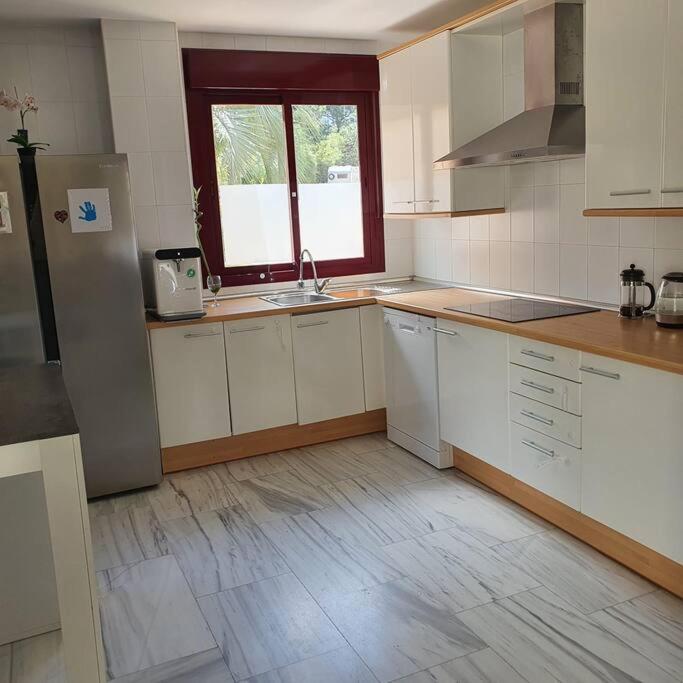 Kuchyňa alebo kuchynka v ubytovaní Exclusive Villa Resort