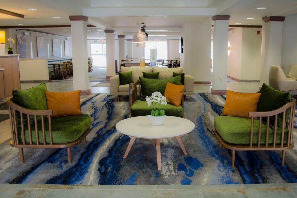 Zona de lounge sau bar la Fairfield Inn by Marriott Hazleton