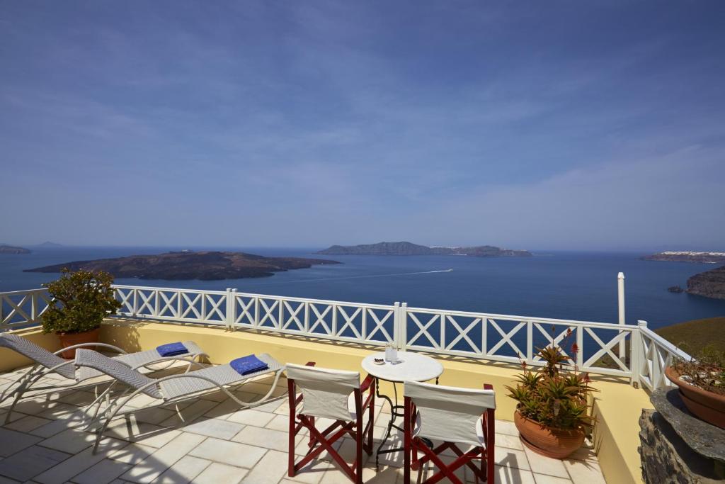 CORI RIGAS SUITES in Santorini - Hotel Review with Photos