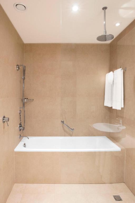 Sheraton Poznan Hotel - 12