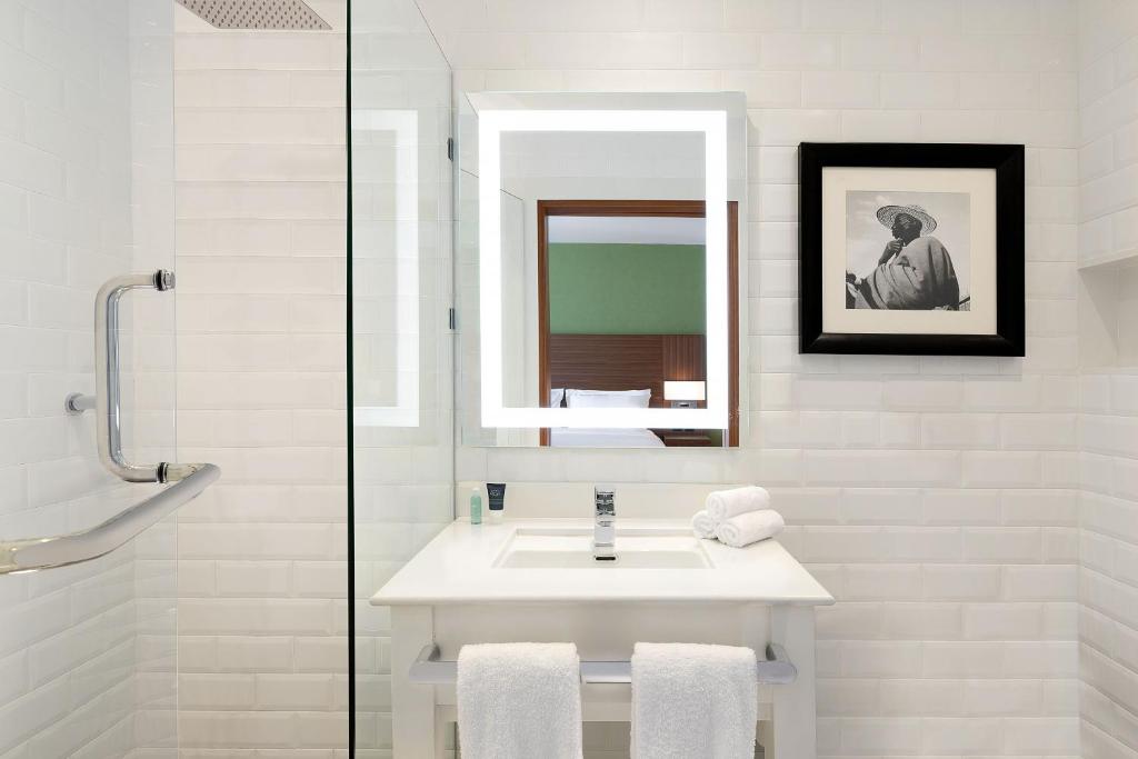 Four Points by Sheraton Dar es Salaam New Africa - Harbor View, 1 Bedroom Suite