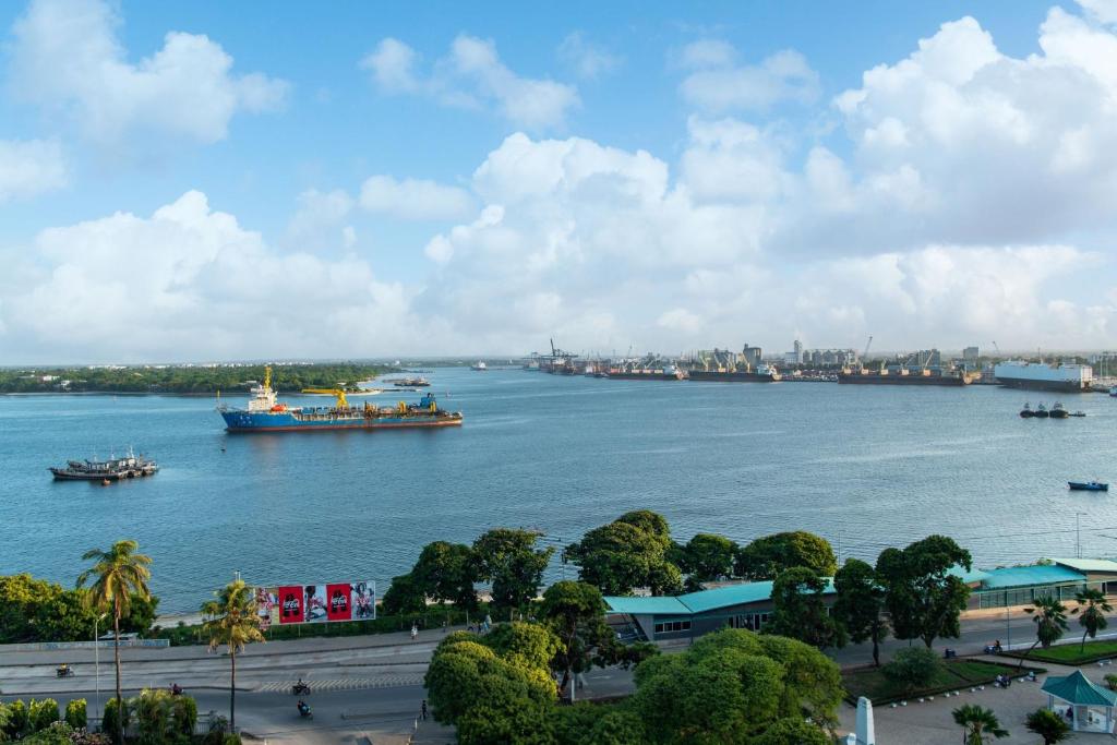 Four Points by Sheraton Dar es Salaam New Africa - Deluxe, Guest Room, One Queen, Harbor View