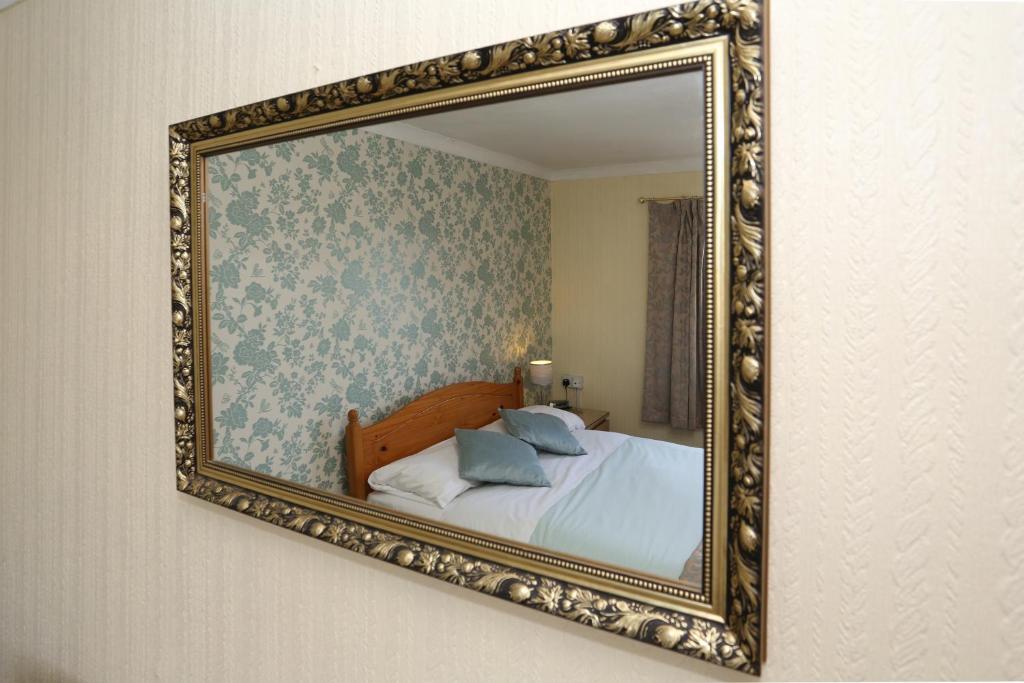 Letto o letti in una camera di Dorset Hotel, Isle of Wight