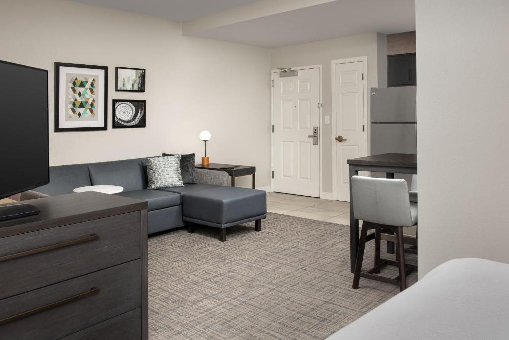 Residence Inn by Marriott Phoenix Airport photo