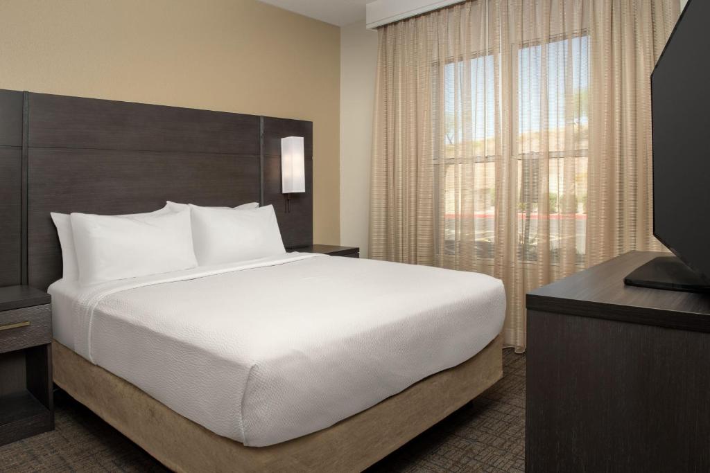 Residence Inn by Marriott Phoenix Airport photo