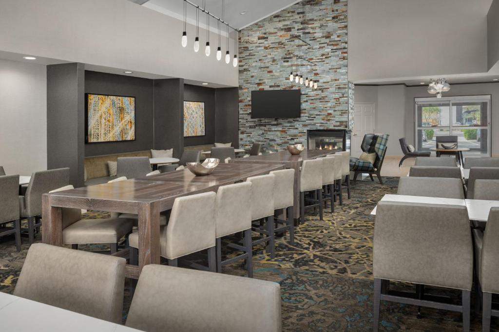 Residence Inn by Marriott Phoenix Airport photo