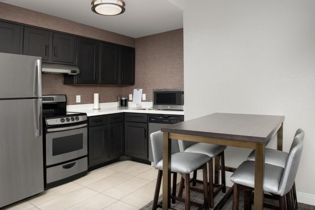 Residence Inn by Marriott Phoenix Airport photo