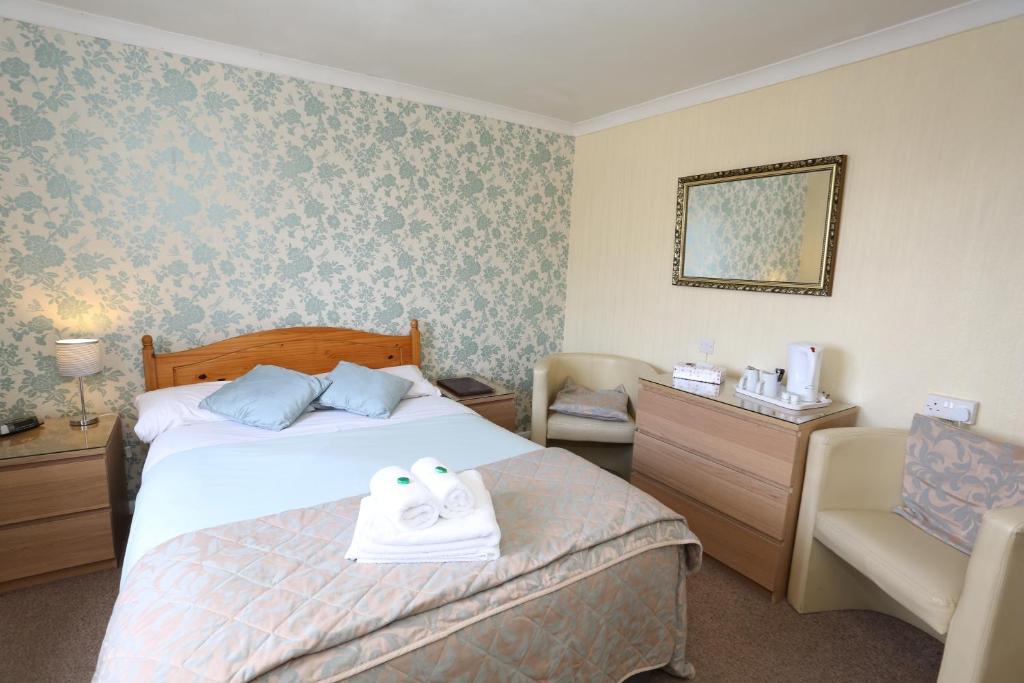 Letto o letti in una camera di Dorset Hotel, Isle of Wight