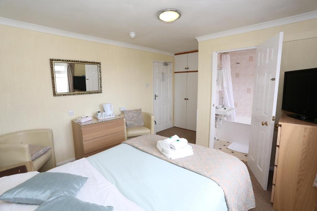 Letto o letti in una camera di Dorset Hotel, Isle of Wight