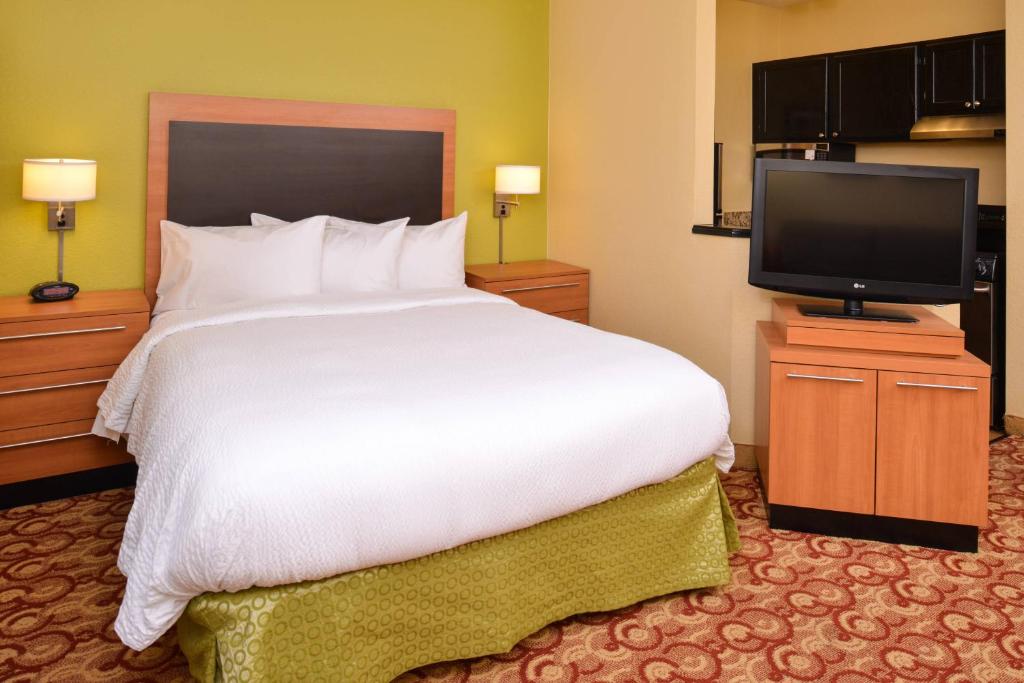 Candlewood Suites Miami Lakes by IHG photo