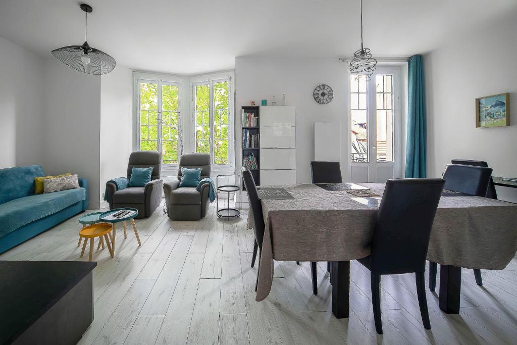 Część wypoczynkowa w obiekcie Le George V - Appartement centre ville et parking