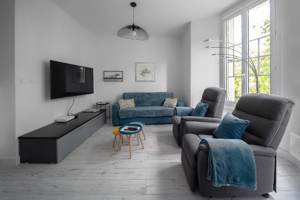 Telewizja i/lub zestaw kina domowego w obiekcie Le George V - Appartement centre ville et parking