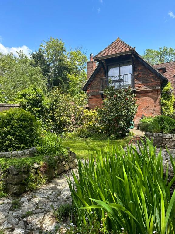 an old brick house with a garden in front of it at Beautiful 3 bed cottage in Lymington. Perfectly located for Coast and New Forest in Lymington