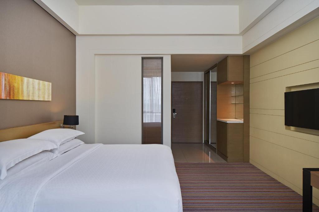 Postel nebo postele na pokoji v ubytování Four Points by Sheraton Puchong