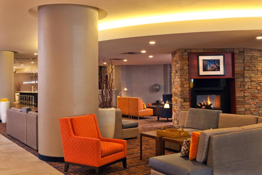 Lobby alebo recepcia v ubytovaní Courtyard by Marriott Alexandria Pentagon South