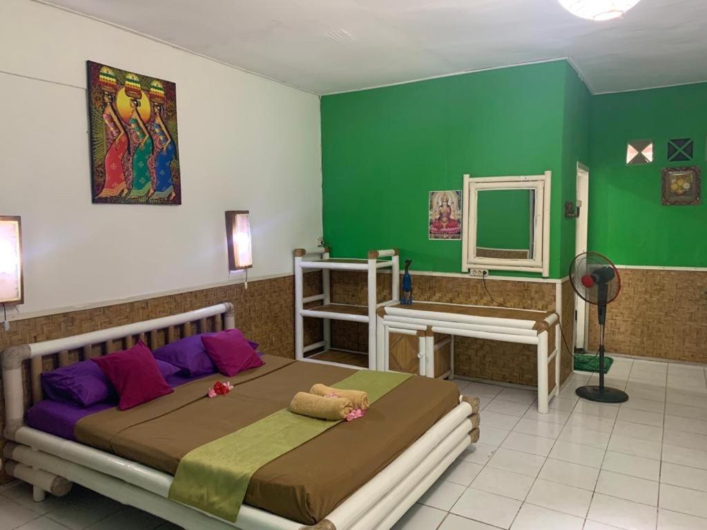 Postel nebo postele na pokoji v ubytování Rumah Kundun