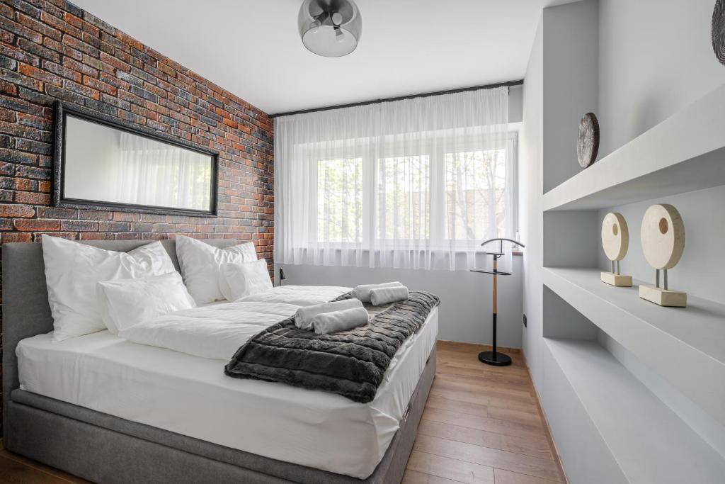 Postel nebo postele na pokoji v ubytování Radnoti Home