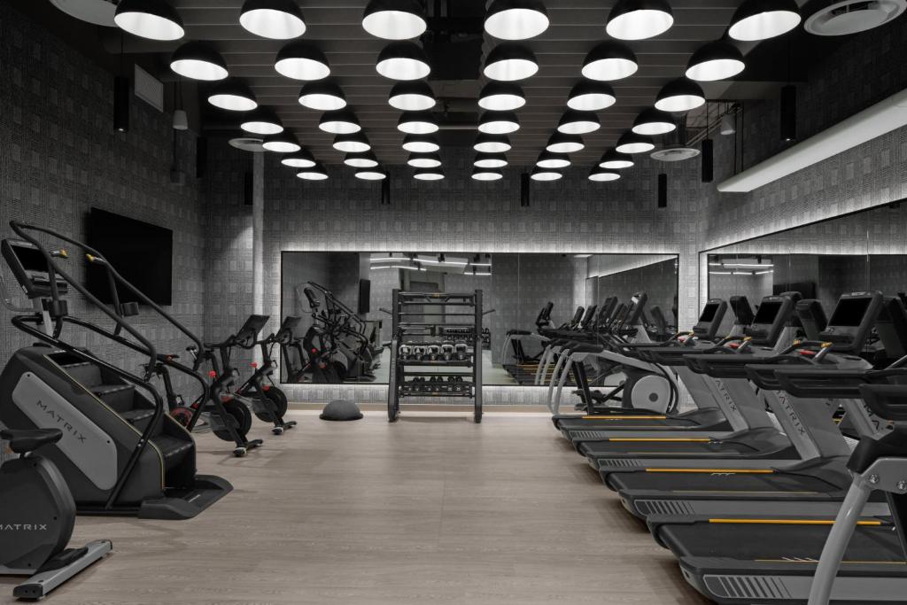 Fitness centrum a/nebo fitness zařízení v ubytování Courtyard by Marriott Calgary Downtown