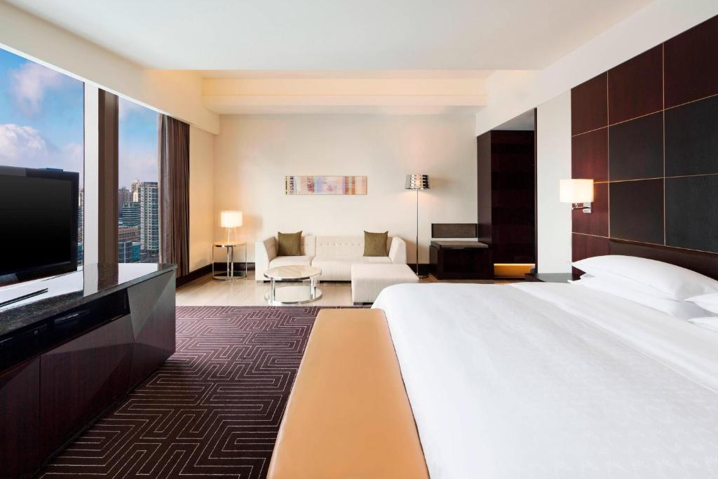 Postel nebo postele na pokoji v ubytování Sheraton Grand Incheon Hotel
