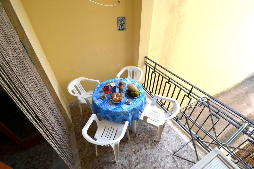 A balcony or terrace at Trilocale In Centro a 50 Mt Mare