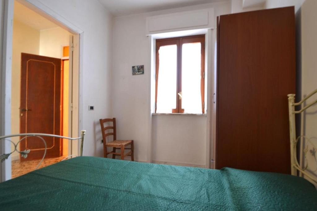 A bed or beds in a room at Trilocale In Centro a 50 Mt Mare
