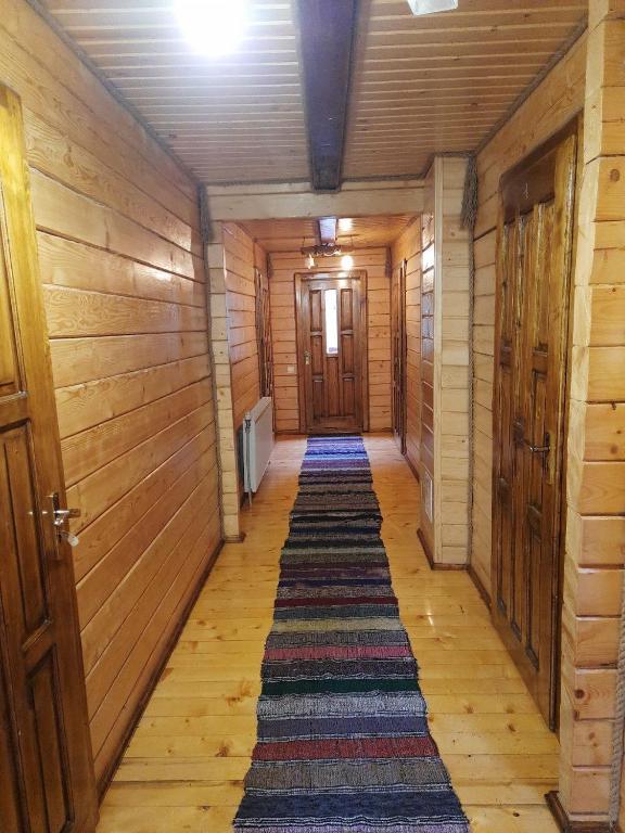 Fotografie z fotogalerie ubytování Крайня Хата v destinaci Siněvirská Poljana