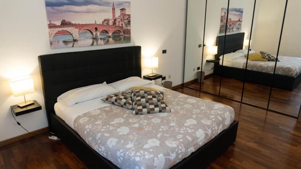 A bed or beds in a room at Fra Cristoforo