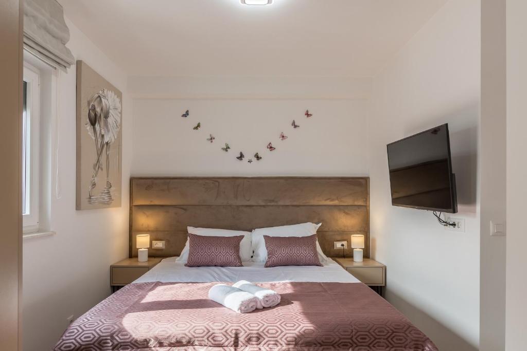 Postel nebo postele na pokoji v ubytování Luxury Apartments Katarina