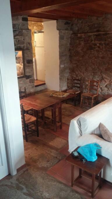 Fotografie z fotogalerie ubytování La Moira - casa de piedra frente al mar v destinaci Esteiro