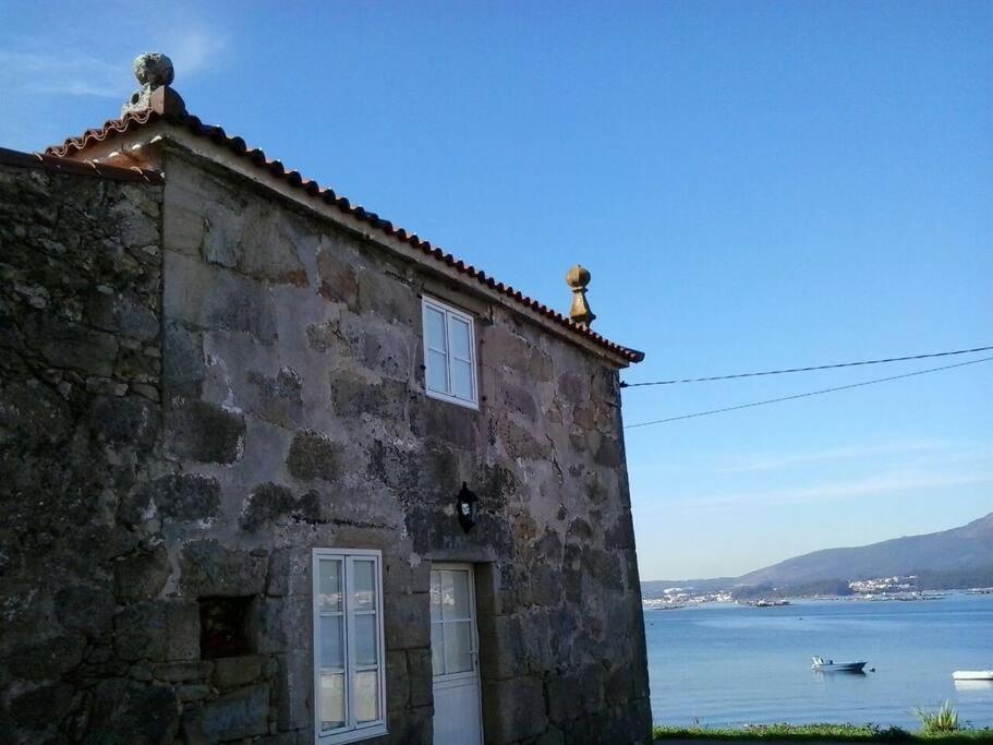 Fotografie z fotogalerie ubytování La Moira - casa de piedra frente al mar v destinaci Esteiro