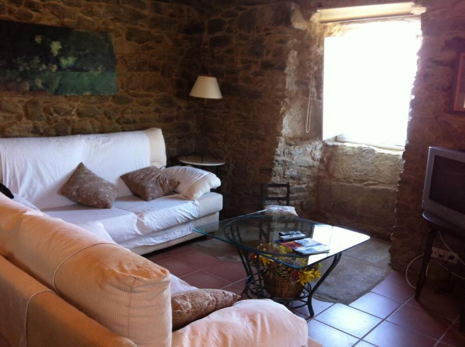 Fotografie z fotogalerie ubytování La Moira - casa de piedra frente al mar v destinaci Esteiro