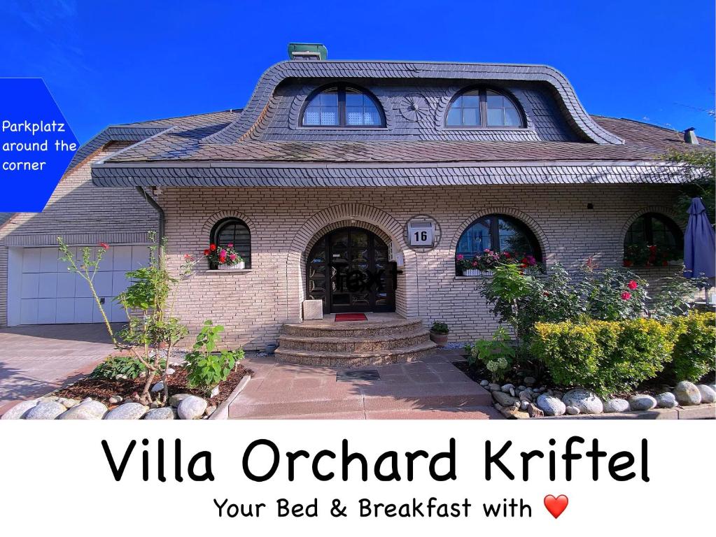 VILLA ORCHARD Frankfurt في تسايلسهايم: بيت من الطوب مكتوب عليه فيلا اورلاند كيت