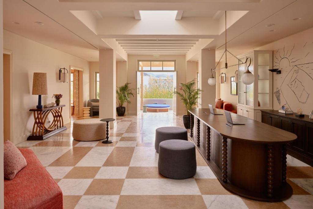 Posezení v ubytování Cosme, a Luxury Collection Resort, Paros