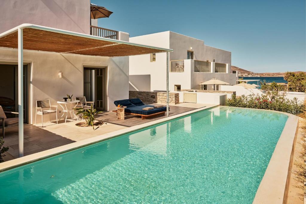 Bazén v ubytování Cosme, a Luxury Collection Resort, Paros nebo v jeho okolí