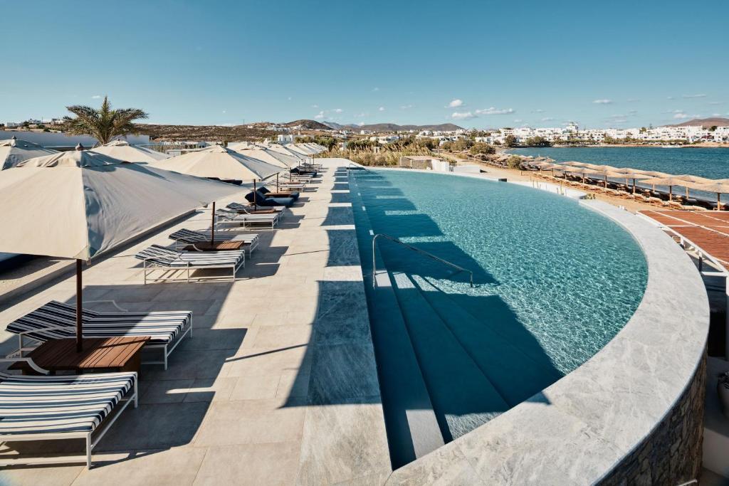 Bazén v ubytování Cosme, a Luxury Collection Resort, Paros nebo v jeho okolí