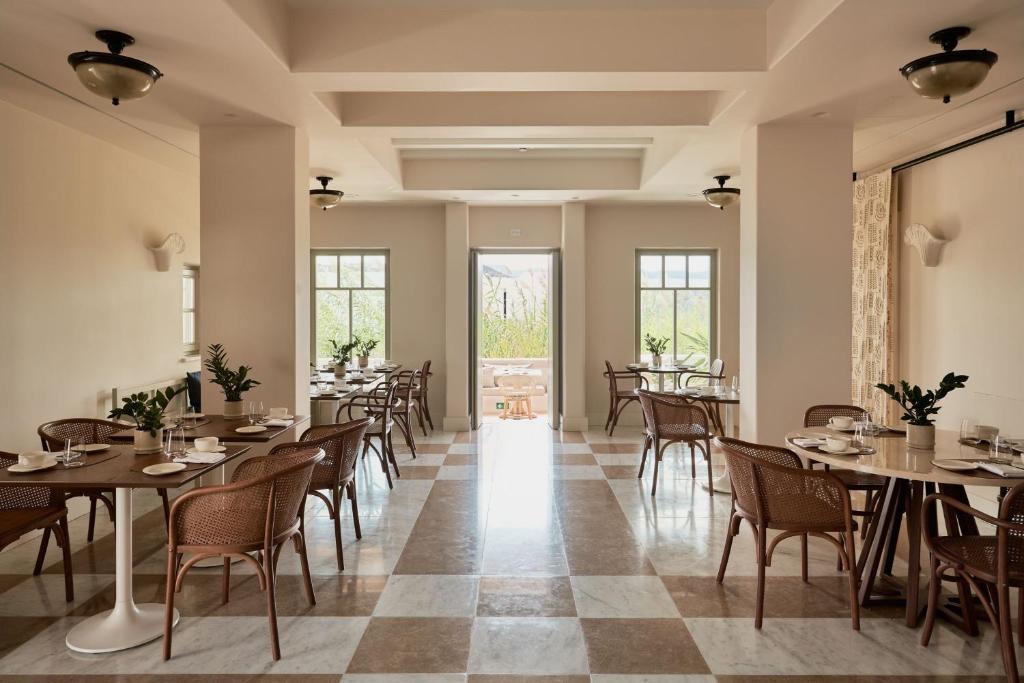 Restaurace v ubytování Cosme, a Luxury Collection Resort, Paros