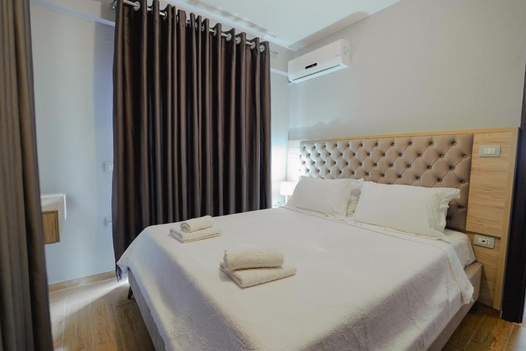 Una cama o camas en una habitación de Casa Del Mar