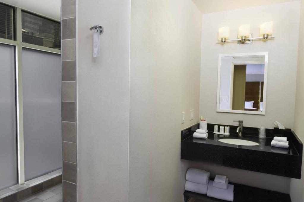 Fairfield Inn & Suites by Marriott New York Manhattan/Fifth Avenue, آژانس هواپیمایی آسمان سپید