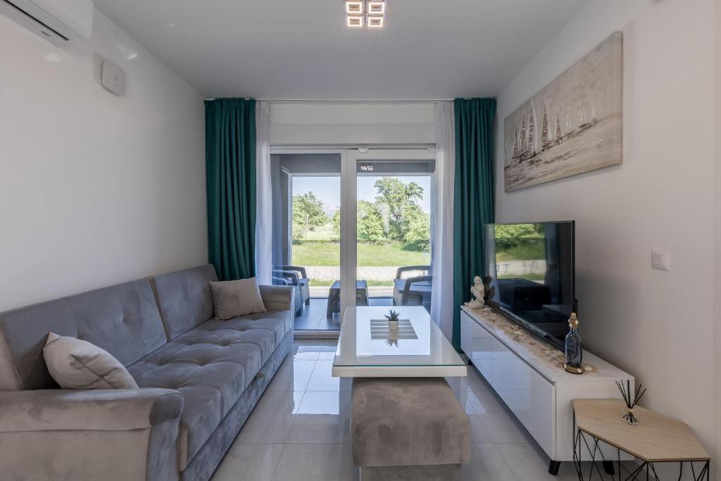 TV a/nebo společenská místnost v ubytování Luxury Apartments Katarina