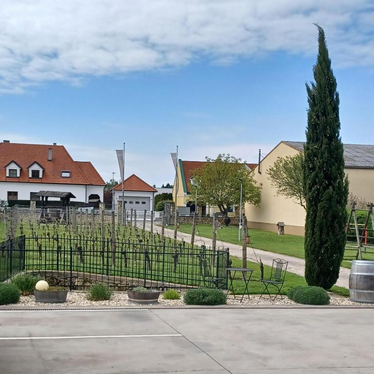 Vonkajšia záhrada v ubytovaní Weingut Königshofer