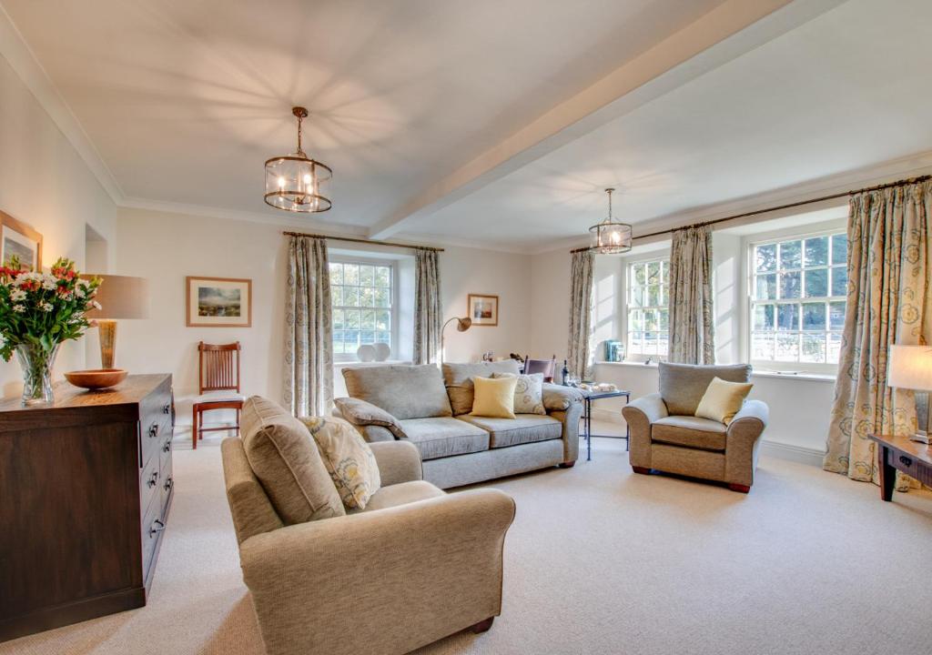 Manor Courtyard Cottages combined, Battersby (updated prices 2024)