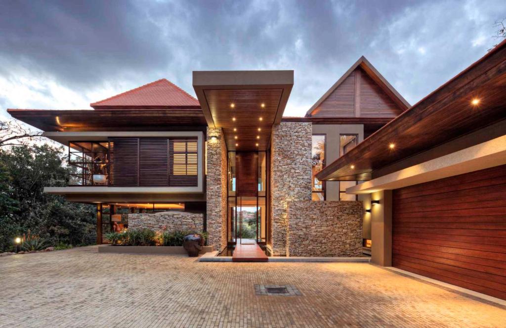 a large house with a driveway in front of it at étoile brillante du matin in Sandton