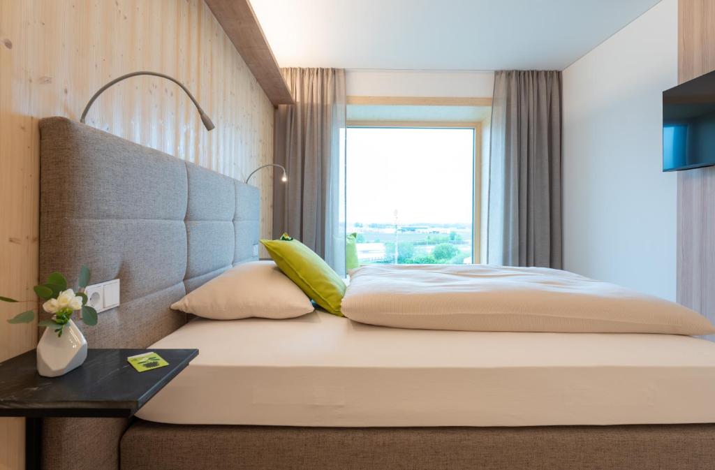Postel nebo postele na pokoji v ubytování eee Hotel Eberstalzell