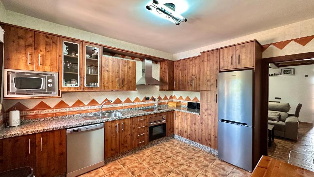 Kuchyňa alebo kuchynka v ubytovaní Chalet El Parral - Piscina y Sala de Cine