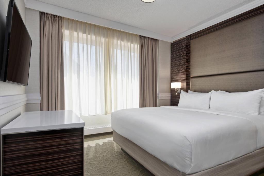 Delta Hotels by Marriott Edmonton Centre Suites - Resim 13