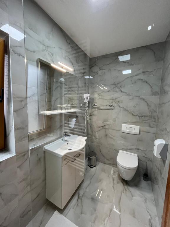 Rustic Inn River 2 - 13