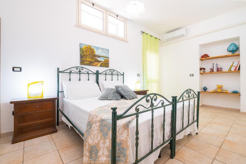 A bed or beds in a room at Dependance Specchia with Pool